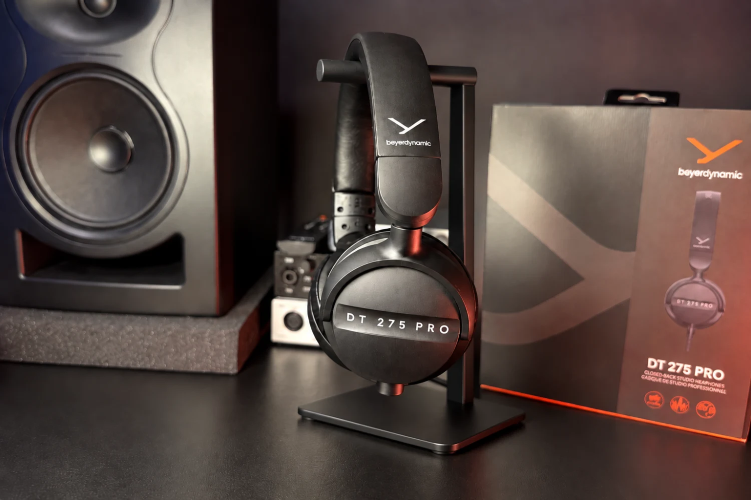 Beyerdynamic DT 275 PRO Review: A Lightweight Tool for Serious Audio 13 The DT 275 PRO keeps things deliberately simple: no Bluetooth or ANC, just a lightweight wired design intended for immediate, reliable monitoring without batteries, pairing or latency concerns.