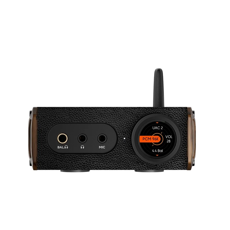 A 4.4mm balanced output delivers up to 1,087 mW into 32 ohms, alongside a conventional 3.5mm headphone connection.