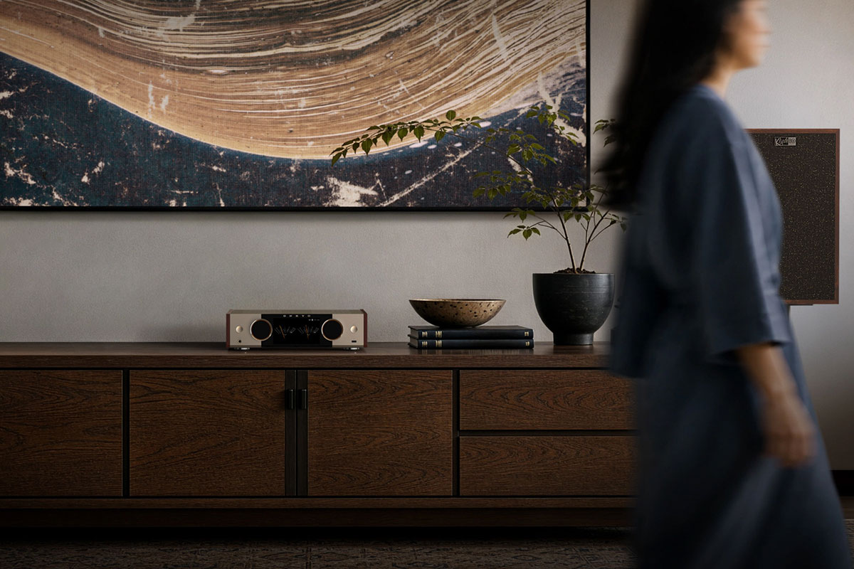 Onkyo Muse Y-50G Combines 250W Class-D Power, Streaming and Room EQ 23 A 5.46-inch color display with virtual VU meters gives the Y-50G a visual link to classic Onkyo Integra components while handling modern playback information.