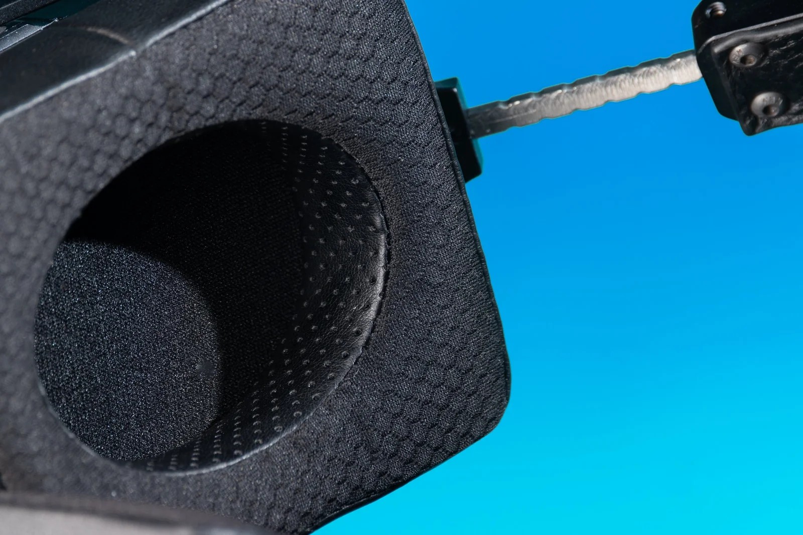 SJY Horizon Closed Carbon Brings Handmade Planar Drivers to a Closed-Back Design 8 The closed-back construction is designed to provide better isolation while preserving the spacious presentation associated with planar magnetic headphones.