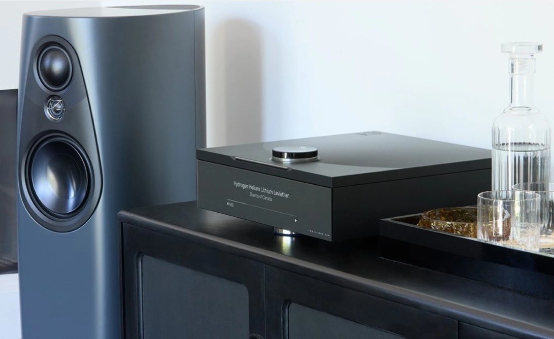 Linn 343 Floorstander Brings Pistonik Bass to Two Configurations 8 The shape also gives the Linn 343 its characteristic visual lightness. The cabinet rests in balance on the base, with the bottom edge following the flowing shape of a sine wave.