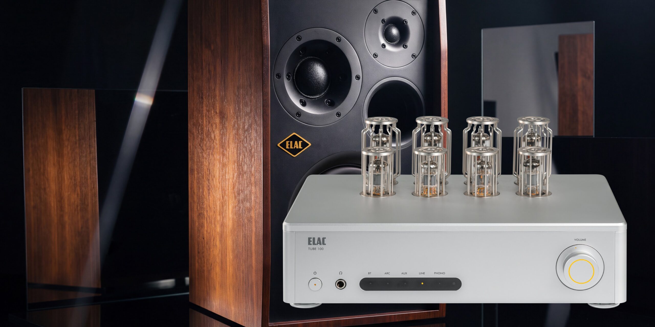 ELAC Tube 100 Puts HDMI ARC at the Heart of Valve Hi-Fi 22 The Elac Tube 100 is a classic tube amplifier at its core : your music can be input via either a RCA high-level input or a phono input. A mini-jack input is also available. In addition, you can send your music wirelessly to the amp via Bluetooth.