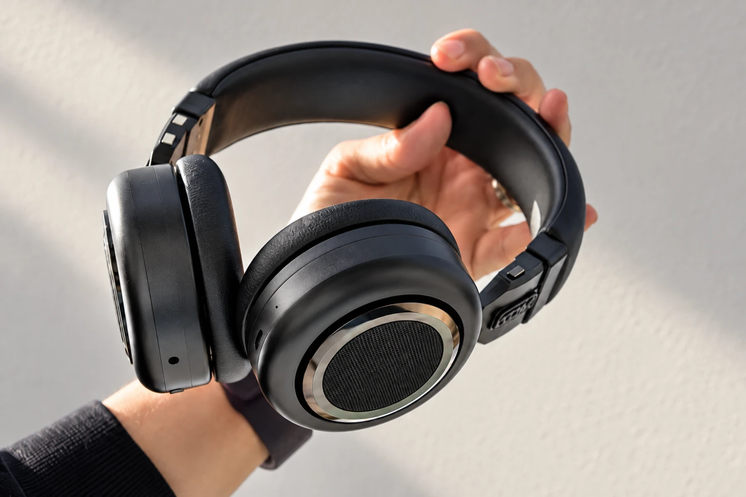 TDM Neo Wireless combines private headphone listening with a twist-to-convert Bluetooth speaker, four drivers, multipoint and extended battery life.