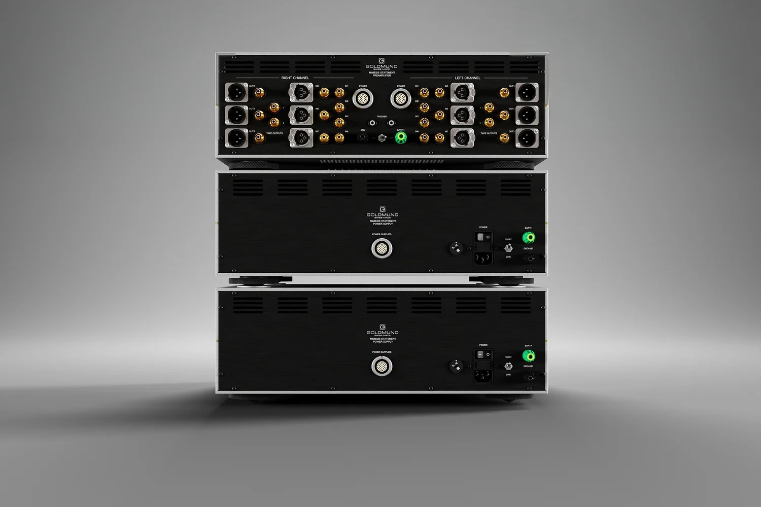 Each stereo channel receives its own external power supply, an approach designed to improve channel independence and reduce unwanted electrical interaction.