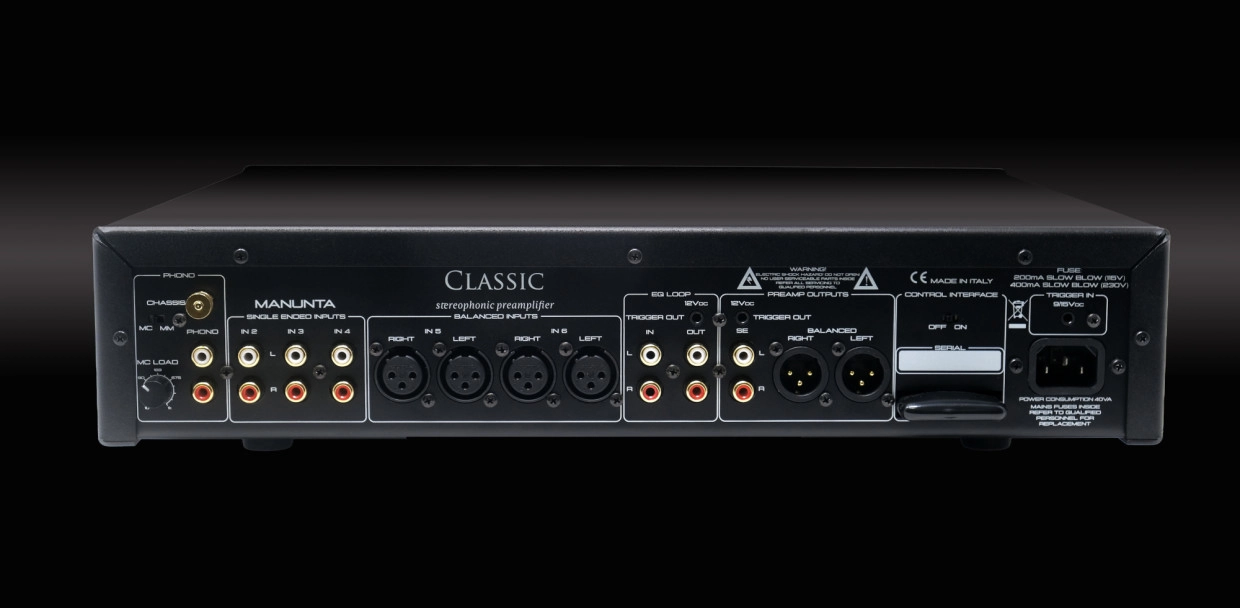 Manunta’s New Classic Amplifiers Bring Back the VU Meter 11 Manunta Classic stereo power amplifier with two illuminated analog VU meters