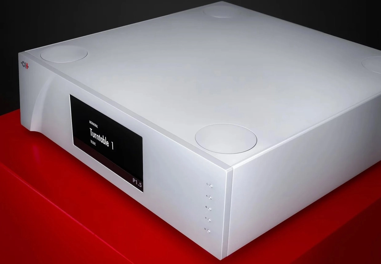 Inside CH Precision’s P1.5 and L1.5 Preamp Redesigns 23 Closed CH Precision P1.5 in silver finish displaying Turntable 1 on its front screen