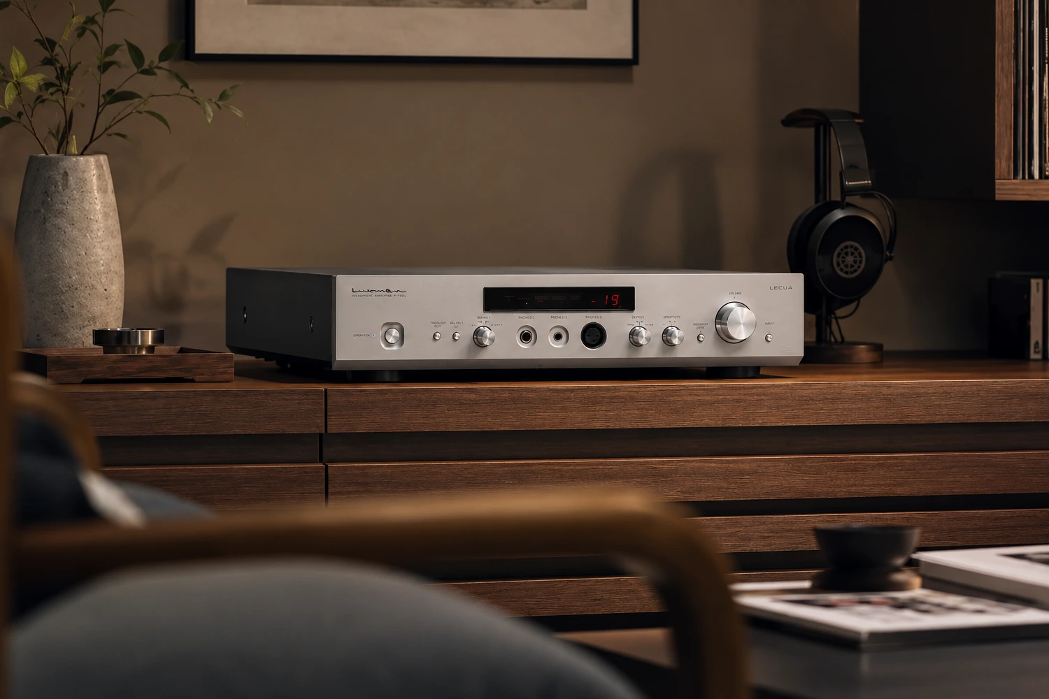 Derived from engineering developed for the P-100 Centennial, the Luxman P-800u combines four-channel amplification, balanced and unbalanced headphone drive, and analog-only signal paths.