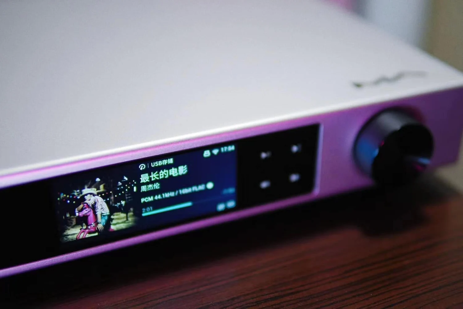 How to Get Better Results from a Network Streamer 45 A network streamer can be much more than a box that plays Spotify. These practical setup and usage tips will help you choose the right output, connection, service and control method for your system.